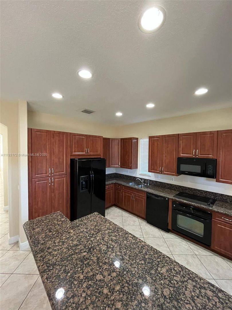 Townhouse for rent at 6965 Julia Gardens Dr, Pompano Beach, FL 33073