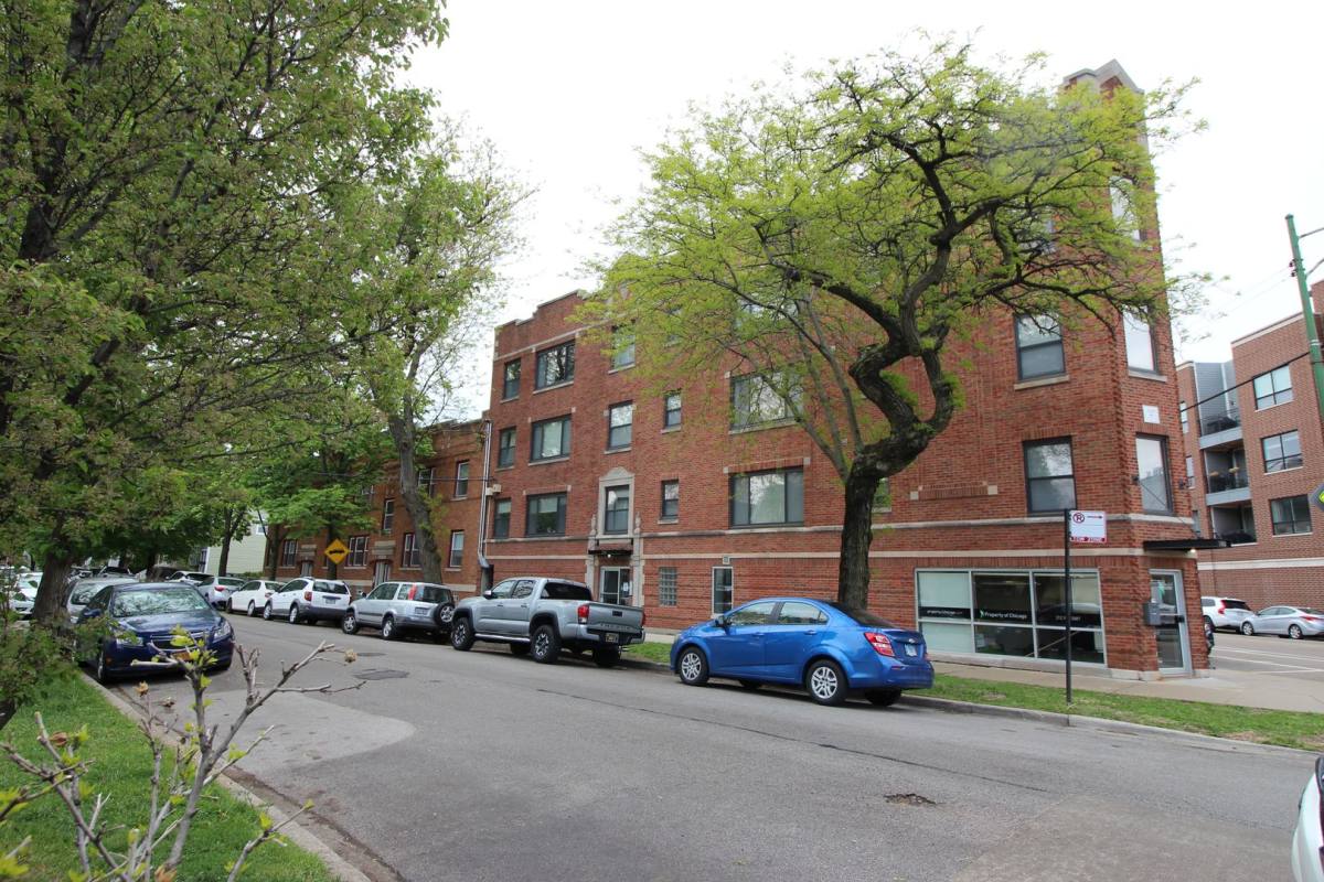 Apartment for rent at 2245 W Barry Ave, Chicago, IL 60618