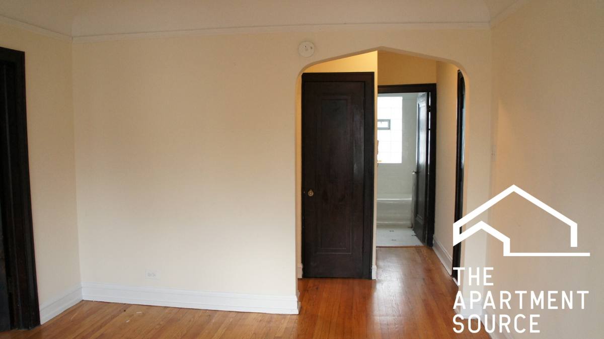 2948 N Albany Ave #2E, Chicago, IL 60618