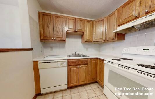 Apartment for rent at 272 Grove St #3, Auburndale, MA 02466