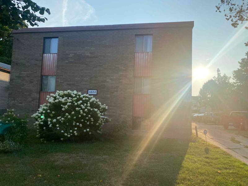 Apartment for rent at 1600 Newman Ave, Lakewood, OH 44107