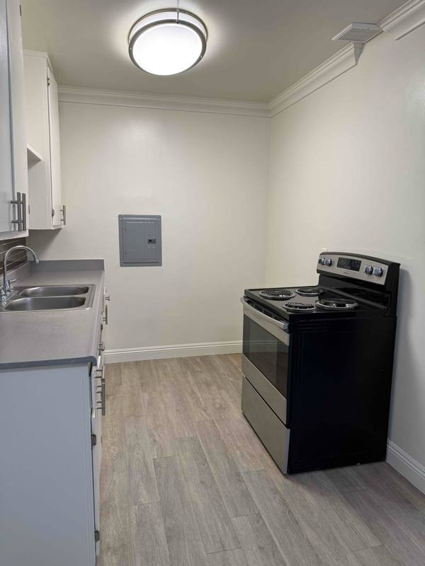 8820 Topanga Canyon, Canoga Park, CA 91304