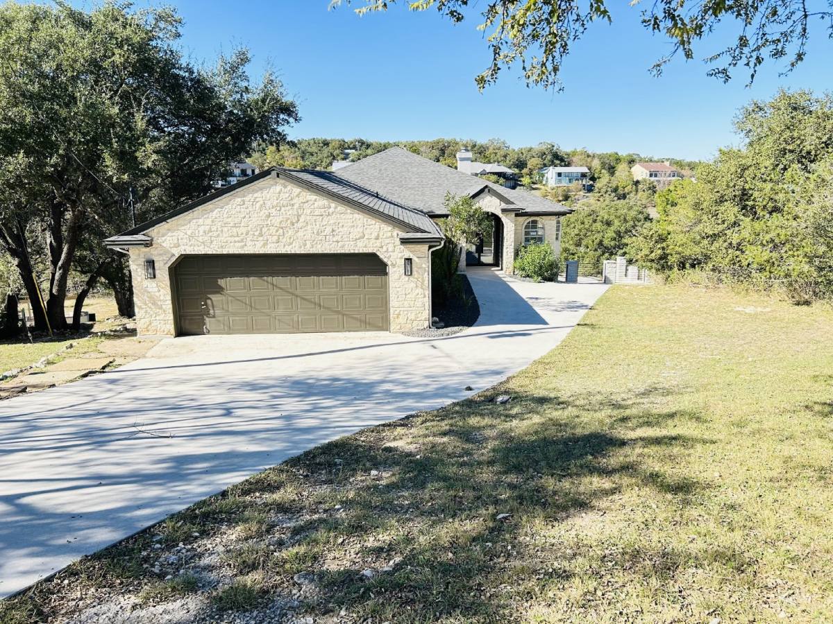 House for rent at 321 Village View Dr, Canyon Lake, TX 78133
