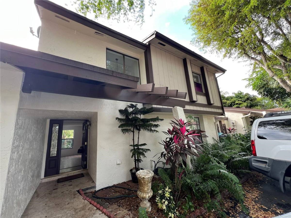 Townhouse for rent at 6834 SW 128th Place, Miami, FL 33183