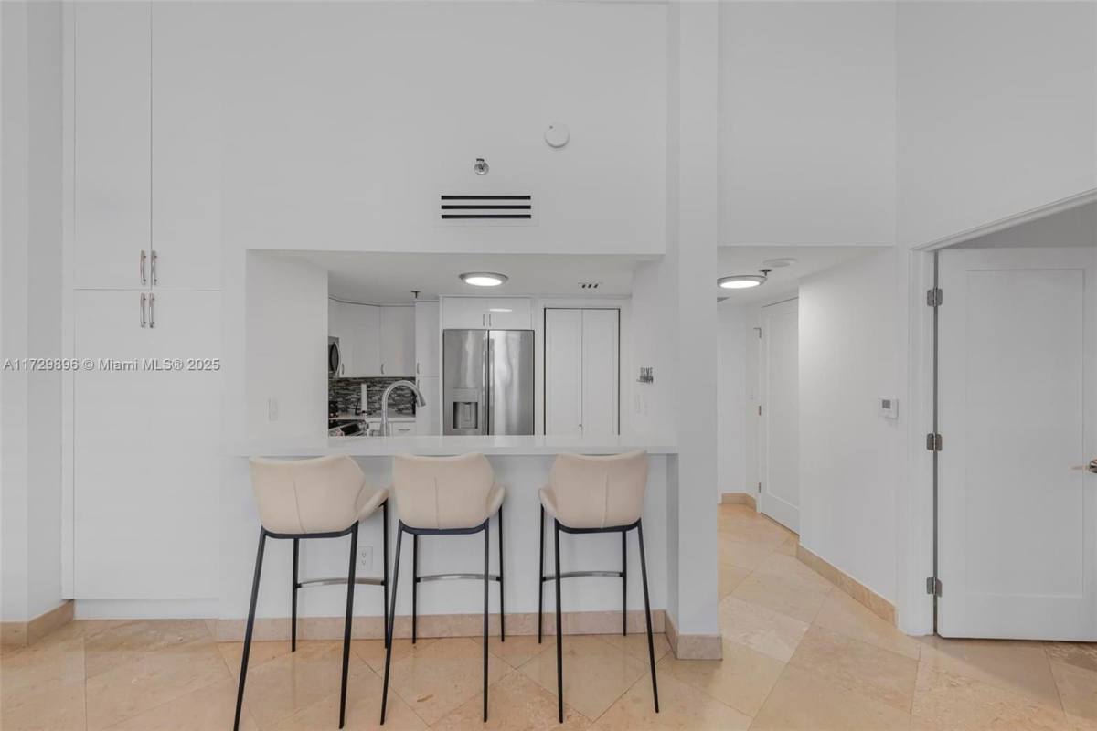 Apartment for rent at 540 Brickell Key Dr #500, Miami, FL 33131