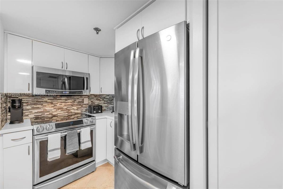Apartment for rent at 540 Brickell Key Dr #500, Miami, FL 33131