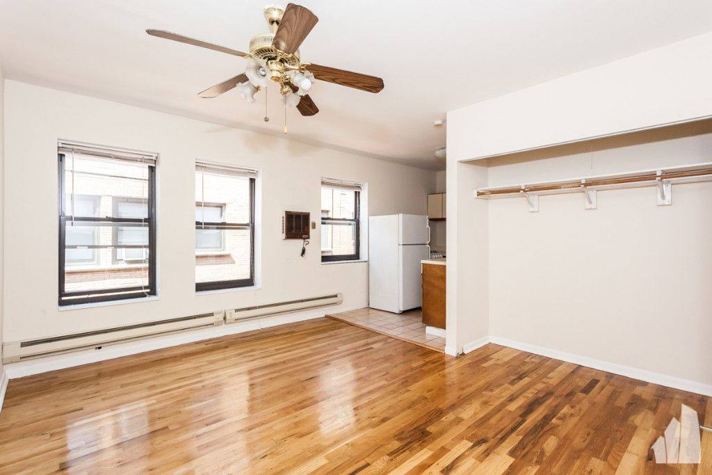 Apartment for rent at 815 W Cornelia Ave #106, Chicago, IL 60657