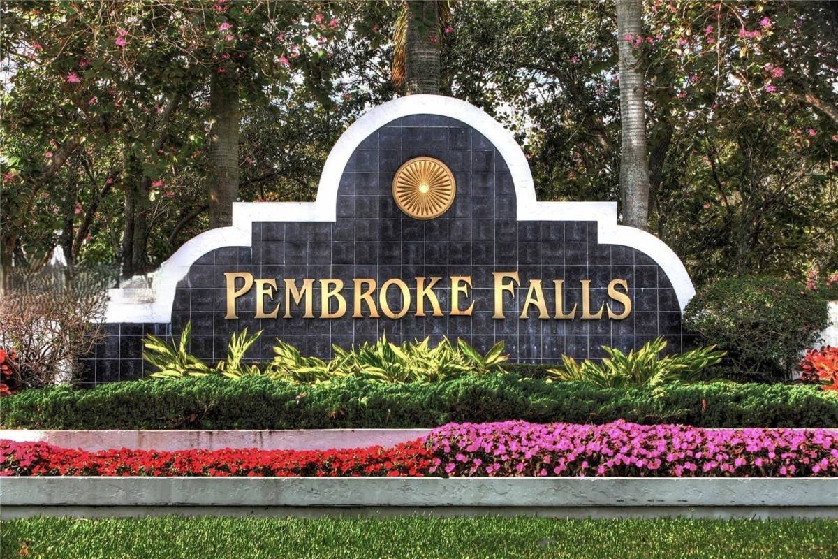 House for rent at 14318 NW 15th Dr, Pembroke Pines, FL 33028