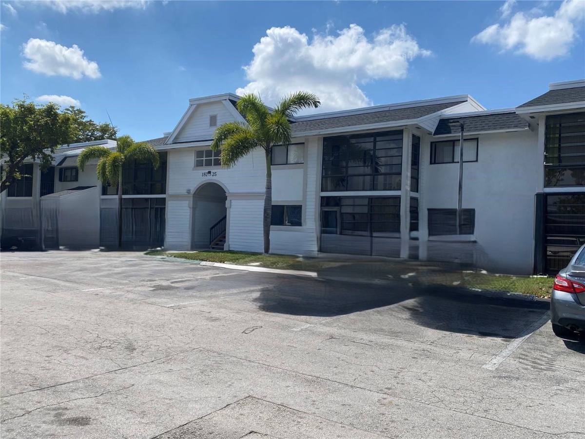 Apartment for rent at 18815 NW 62nd Ave, Hialeah, FL 33015