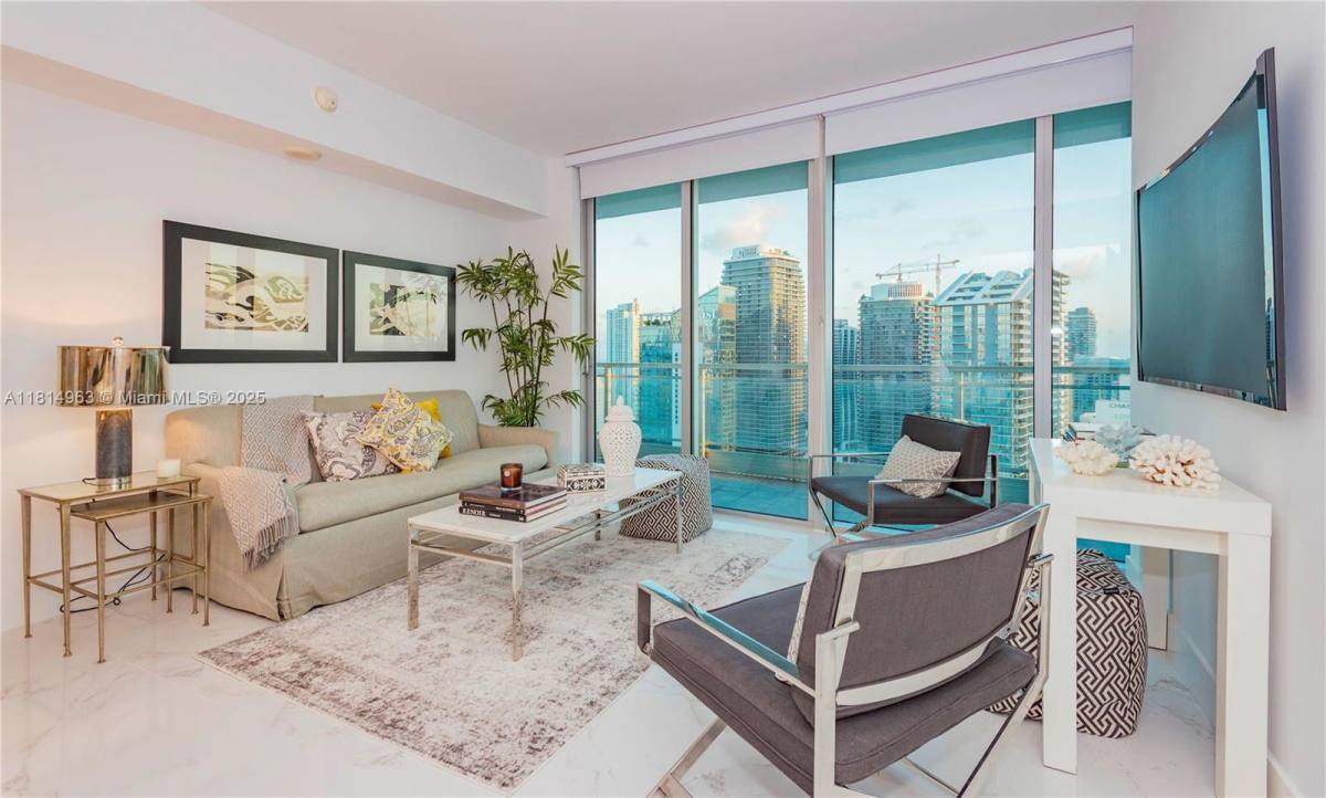 House for rent at 92 SW 3rd St #4404, Miami, FL 33130