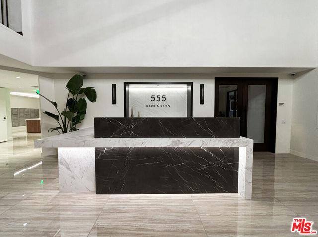 555 S Barrington Ave #418, Los Angeles, CA 90049