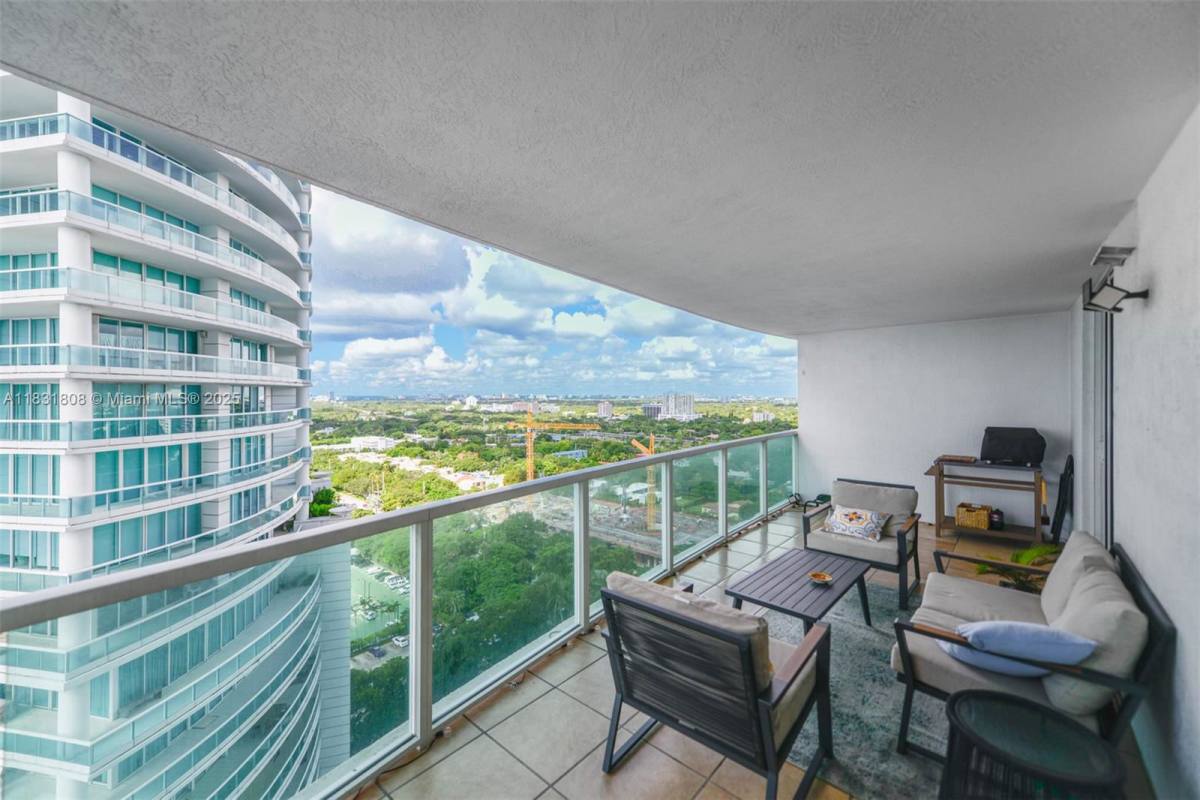 Apartment for rent at 2101 Brickell Ave, Miami, FL 33129