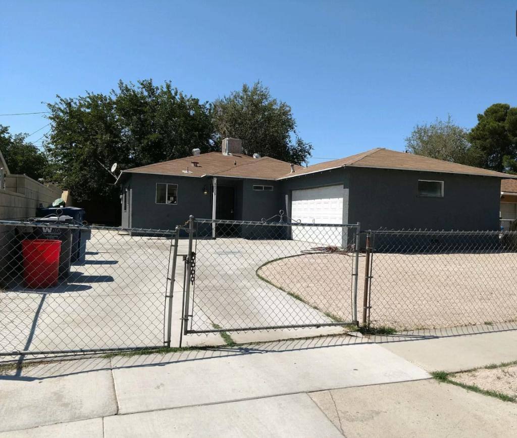 House for rent at 44229 3rd St E, Lancaster, CA 93535