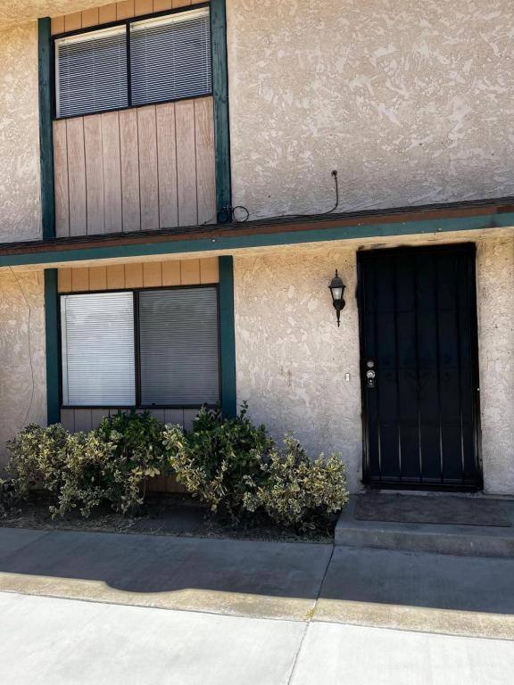 Townhouse for rent at 45419 10th St W, Lancaster, CA 93534