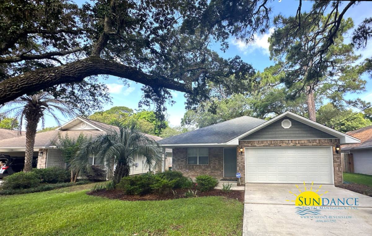 House for rent at 28 Magnolia Ave SE, Fort Walton Beach, FL 32548