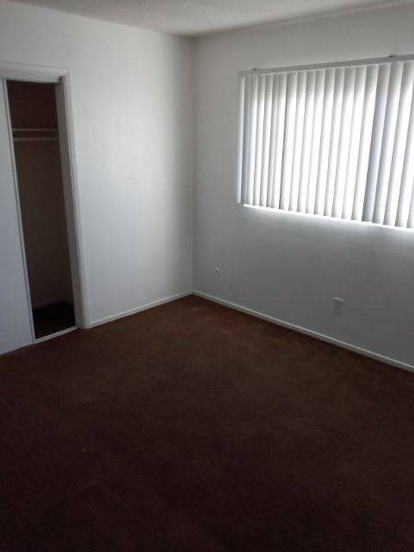 Apartment for rent at 320 W Lime St, Inglewood, CA 90301