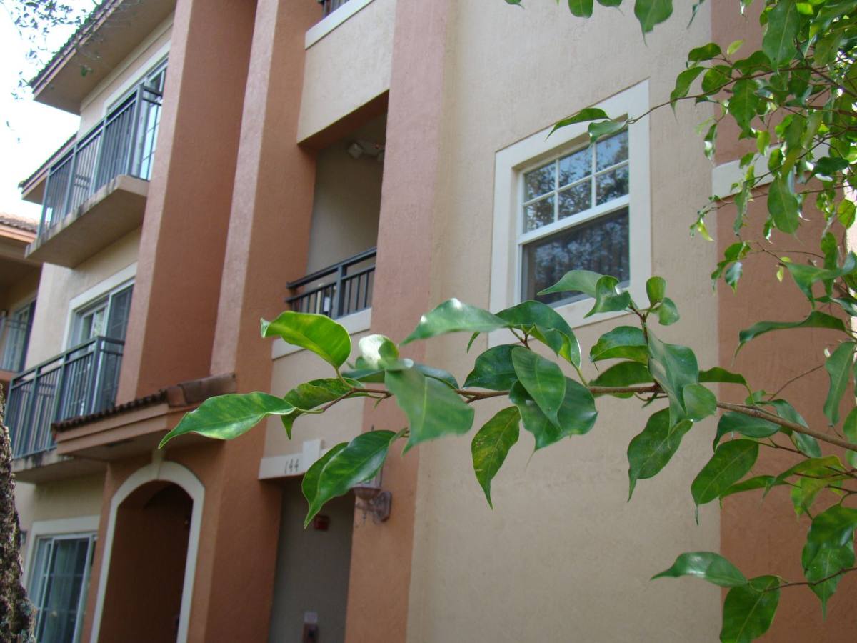 Apartment for rent at 10256 NW 33rd St, Coral Springs, FL 33065