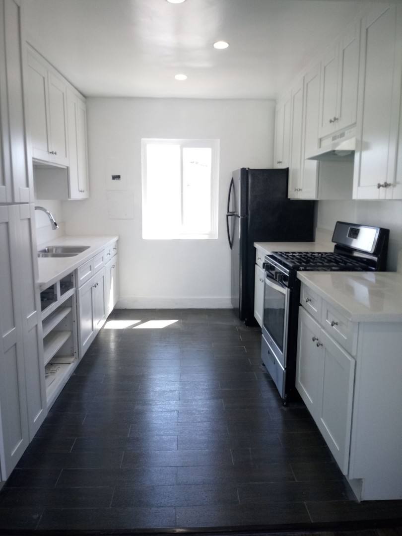 Apartment for rent at 3451 Florence Ave, Los Angeles, CA 90043