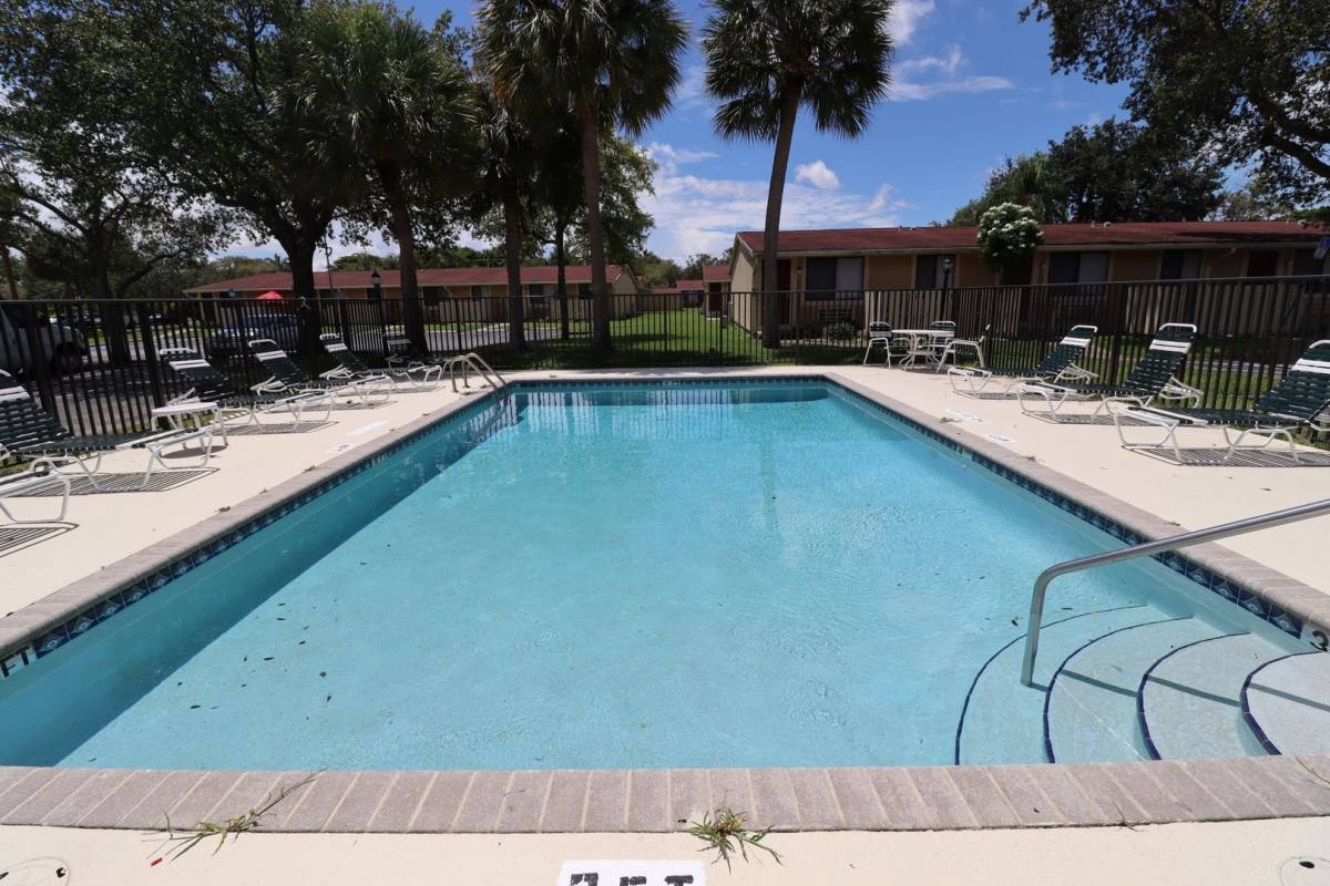 Apartment for rent at 10139 N Nob Hill Circle, Fort Lauderdale, FL 33321