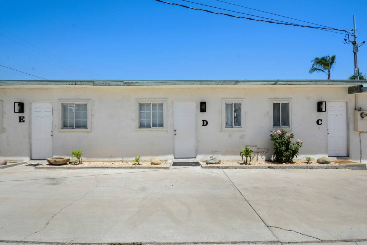 Apartment for rent at 444 W Foothill Blvd, Rialto, CA 92376