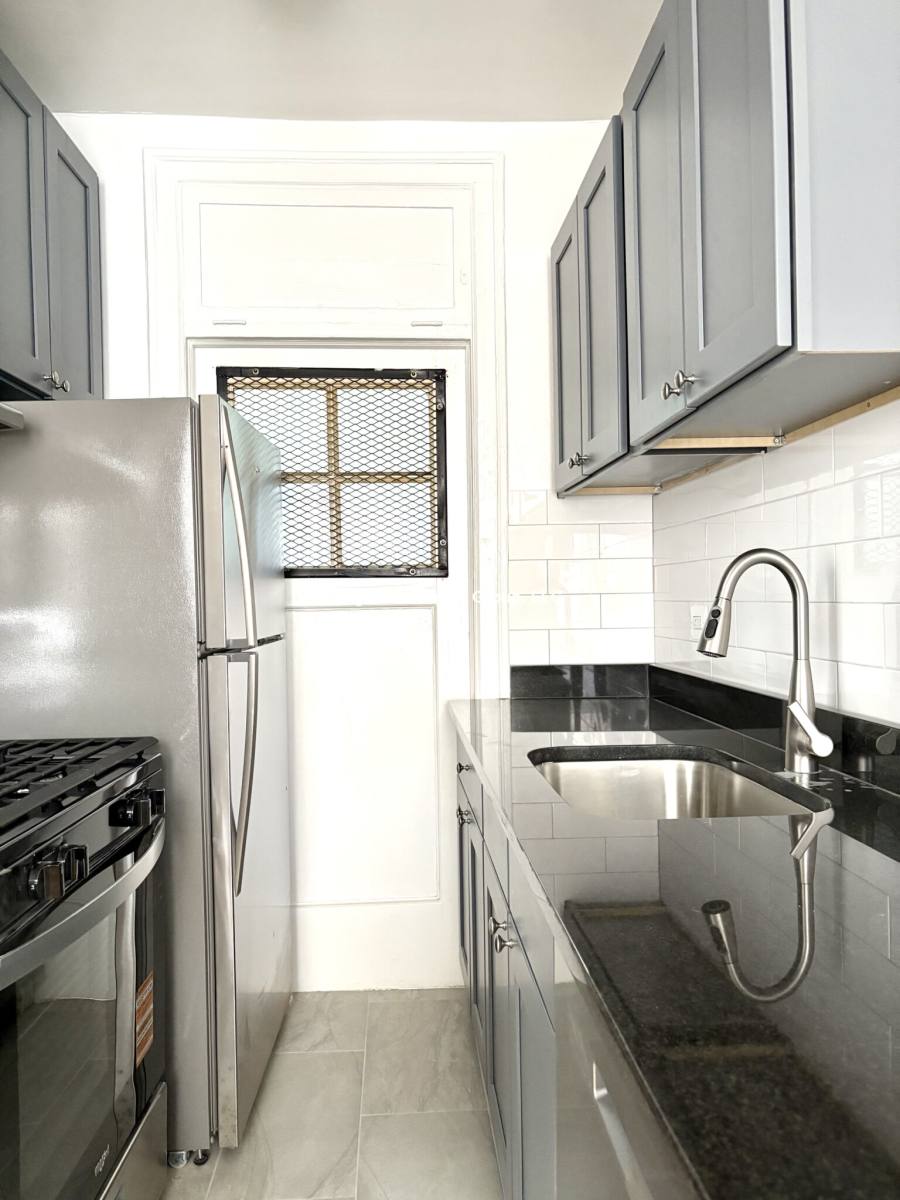 Apartment for rent at 1363 W Estes Ave #2T, Chicago, IL 60626