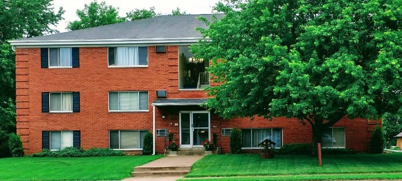 Apartment for rent at 1363 County Rd #B, Saint Paul, MN 55113