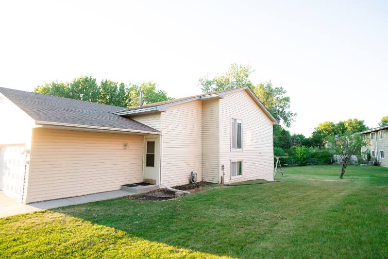 Townhouse for rent at 7098 Upper 17th St N, Saint Paul, MN 55128
