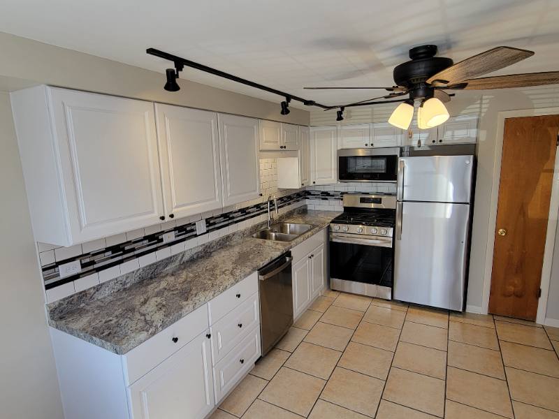 Apartment for rent at 713 Lake St, Antioch, IL 60002