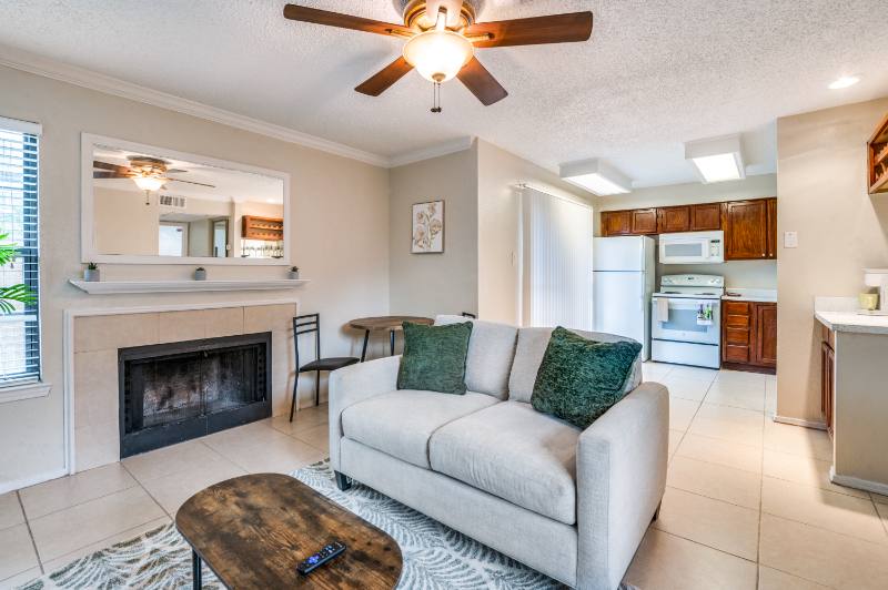 Apartment for rent at 4748 Old Bent Tree Lane, Dallas, TX 75287