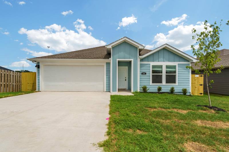 House for rent at 404 NW Granny Smith St, Gentry, AR 72734