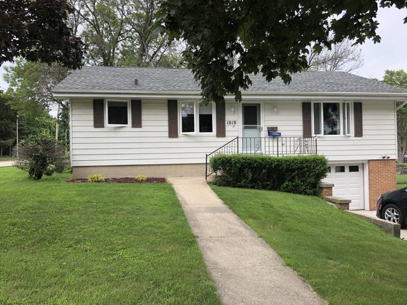 House for rent at 1019 Mac Arthur Dr, Beaver Dam, WI 53916