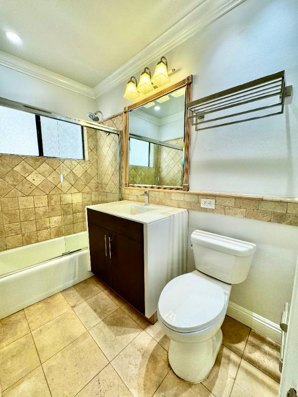 Apartment for rent at 1506 S Barrington Ave #204, Los Angeles, CA 90025