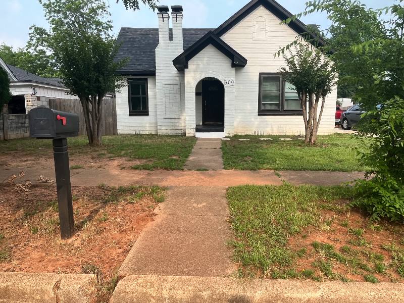 House for rent at 300 S Saunders Ave, Tyler, TX 75702