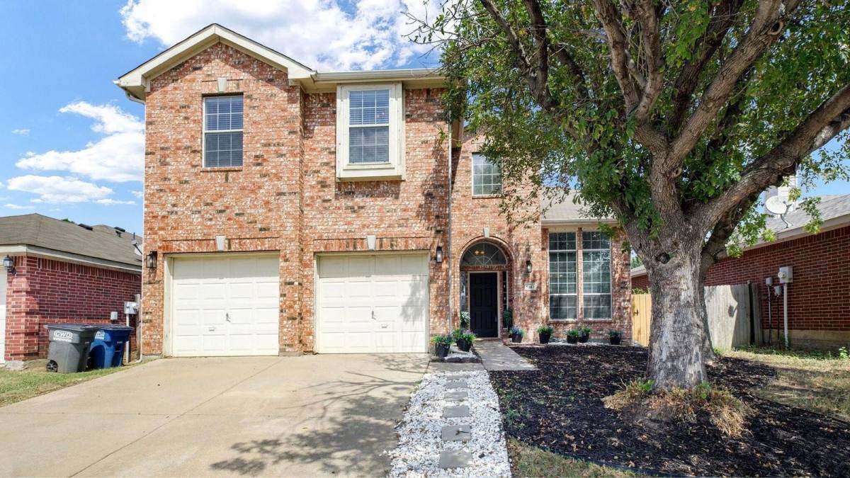 House for rent at 1047 Port Boliver Dr, Little Elm, TX 75068