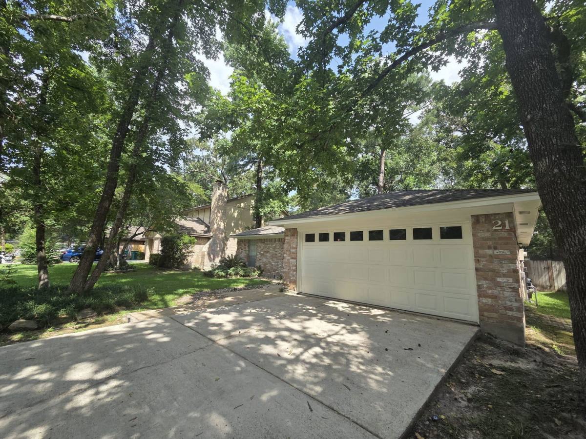 House for rent at 21 N Waxberry Rd, Spring, TX 77381