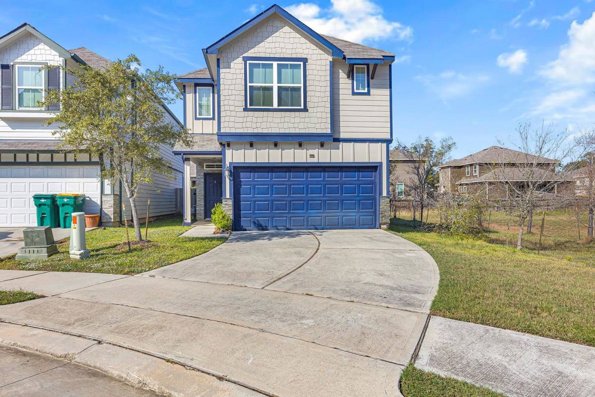 House for rent at 104 Camelot Place Court, Conroe, TX 77304