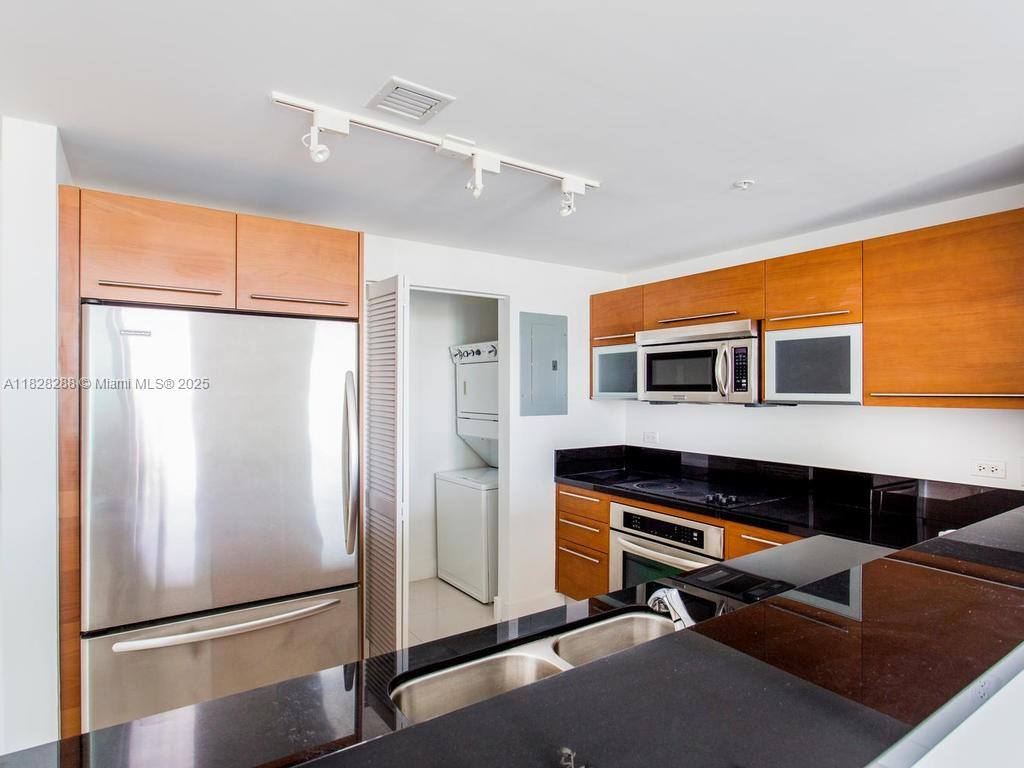 Apartment for rent at 244 Biscayne Blvd, Miami, FL 33132
