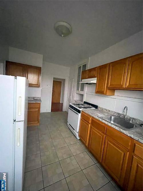 41 Davis Ave, Kearny, NJ 07032