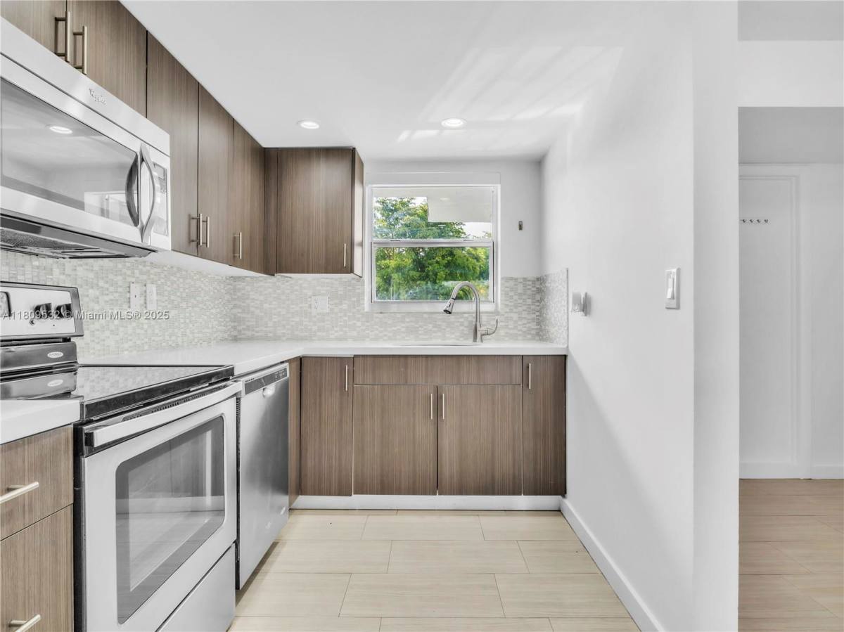 Condo for rent at 9373 Fontainebleau Blvd, Miami, FL 33172