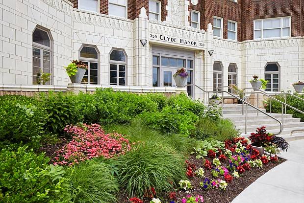Apartment for rent at Clyde Manor, 350 E Armour Blvd, Kansas City, MO 64111