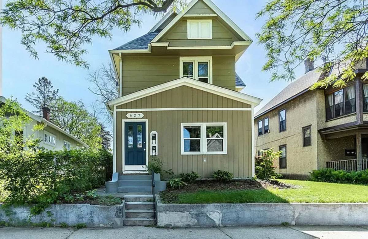 Apartment for rent at 627 Pierce St NE, Minneapolis, MN 55413