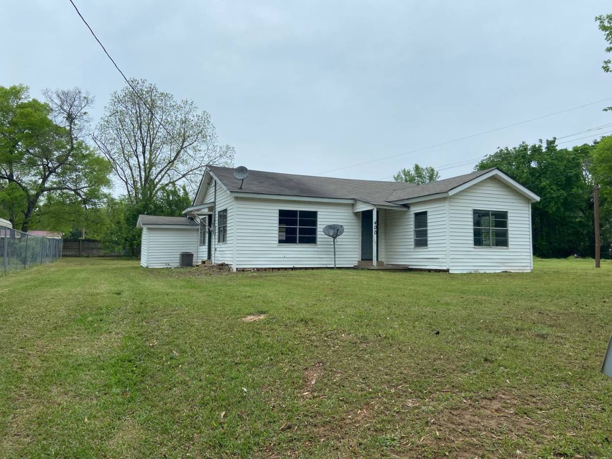 House for rent at 400 W Miller, Atlanta, TX 75551