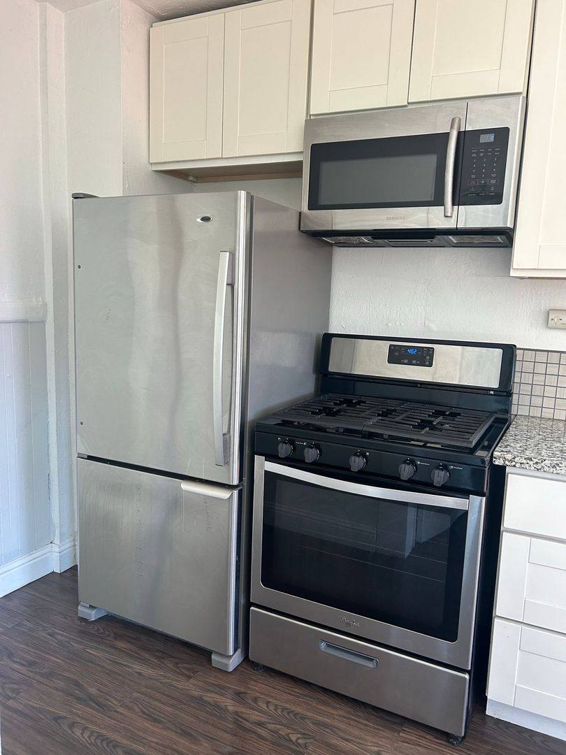 Apartment for rent at 725 44th St, Oakland, CA 94609