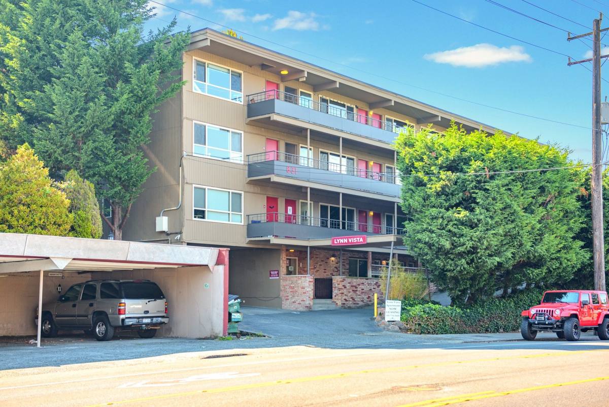 Apartment for rent at 831 W Nickerson St #17, Seattle, WA 98119