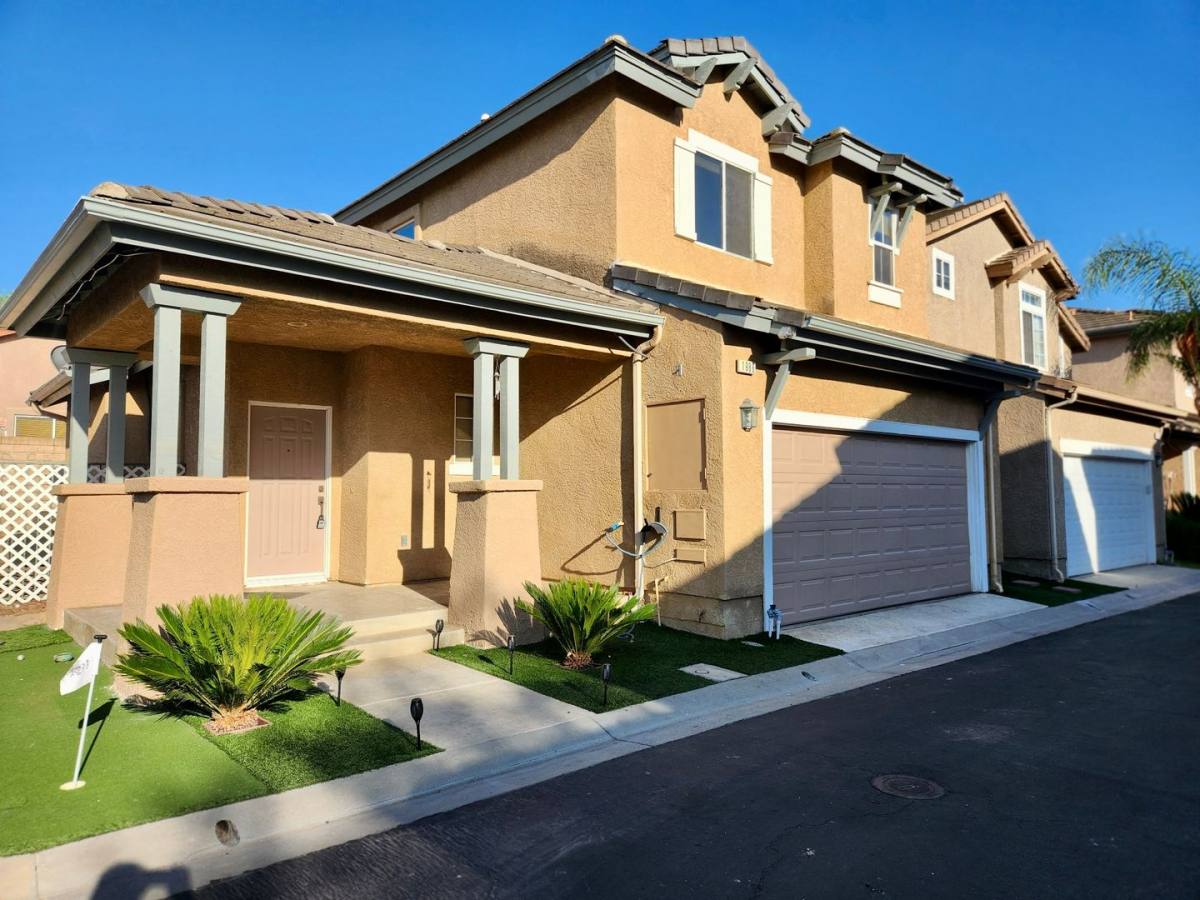 Townhouse for rent at 1986 Day Lily Lane, Simi Valley, CA 93065