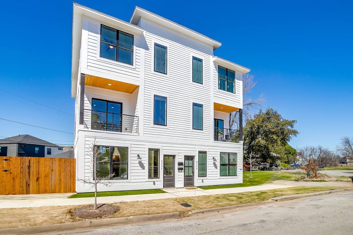 Apartment for rent at 2320 Benbrook Blvd, Fort Worth, TX 76110