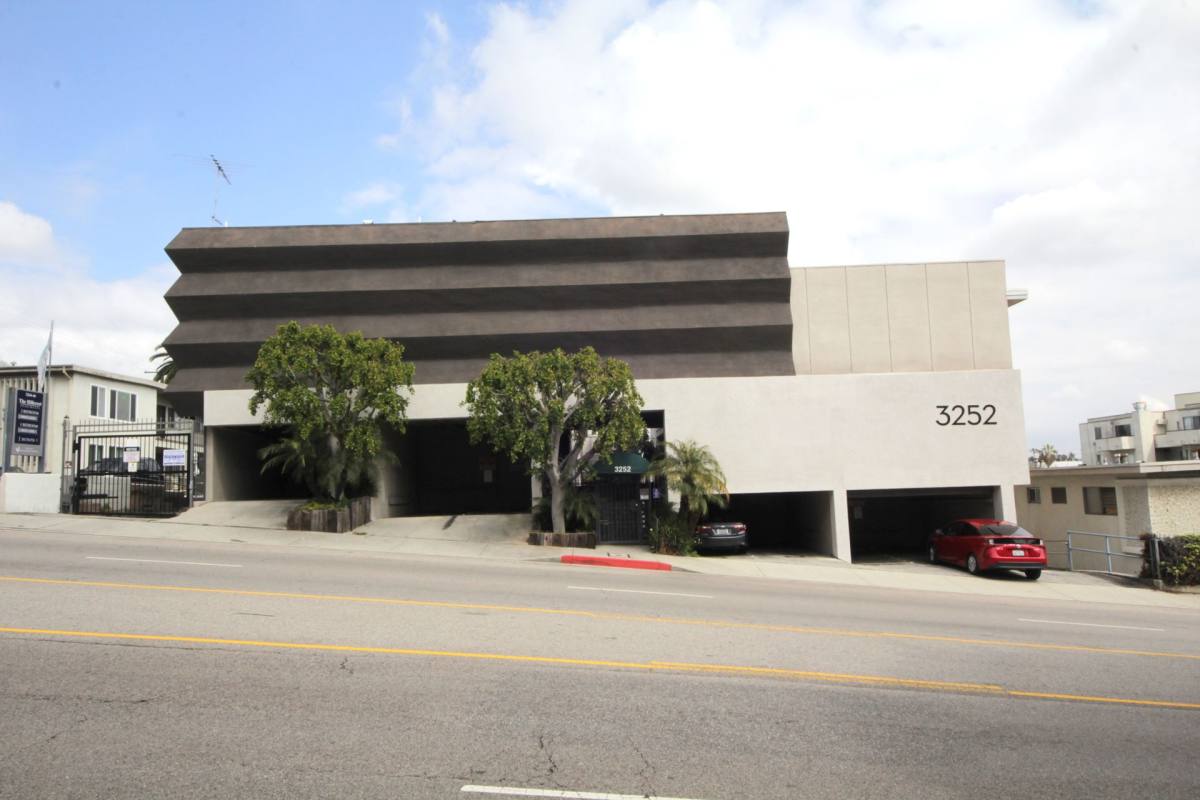 Apartment for rent at 3252 Overland Ave, Los Angeles, CA 90034