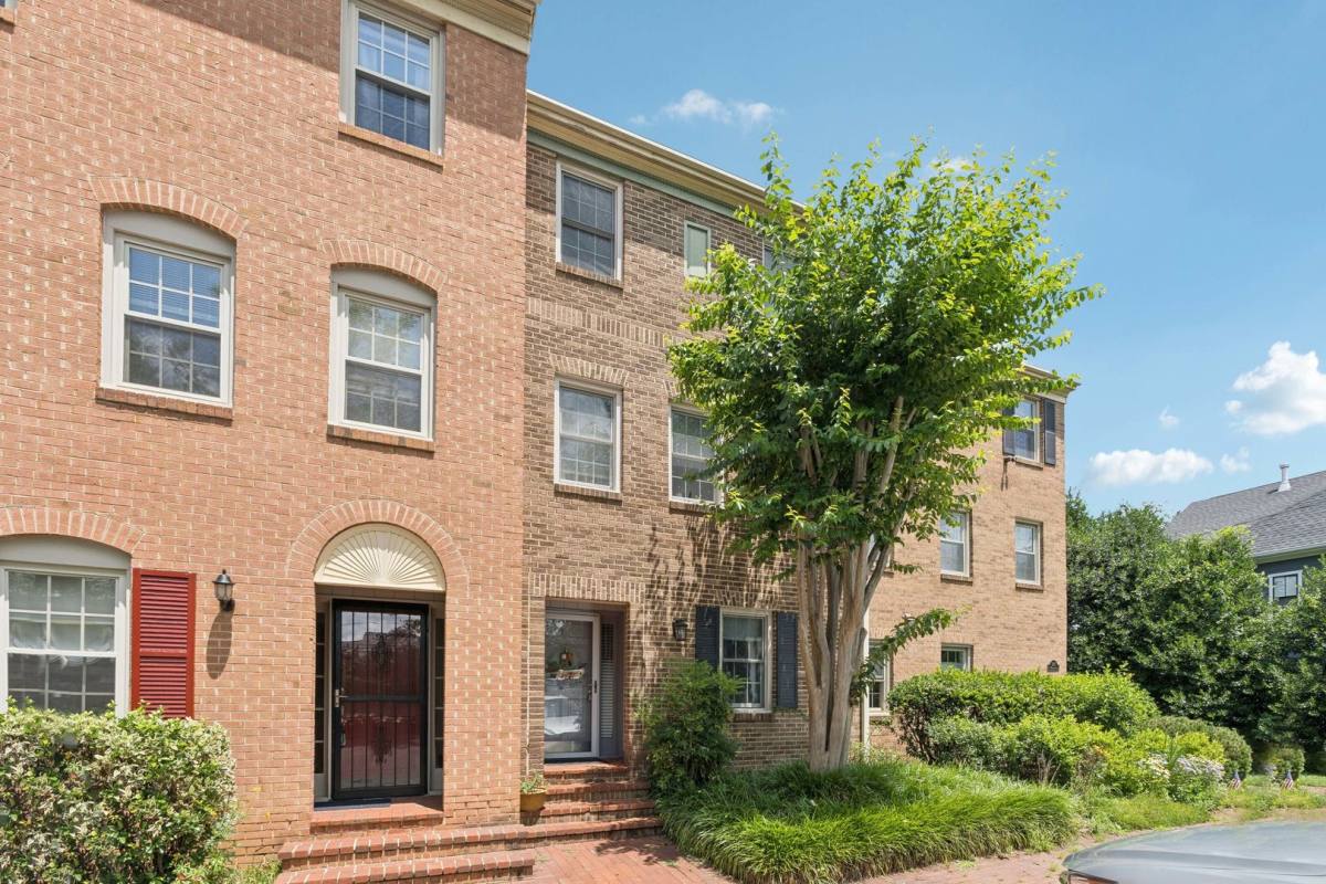 Townhouse for rent at 1272 S Washington St, Falls Church, VA 22046