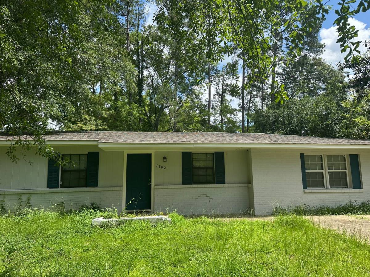 House for rent at 1402 Dianne Dr, Jackson, MS 39204