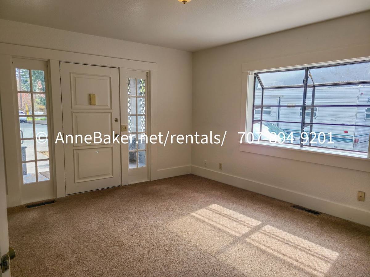House for rent at 326 E 1st St, Cloverdale, CA 95425